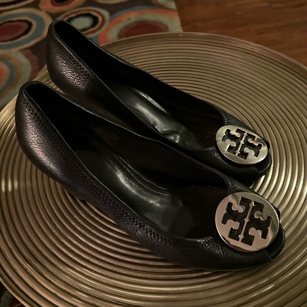 Tory Burch Benton Peep Toe Wedge (size 8)